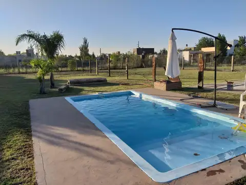 PARA APROVECHAR  TERRENO CON PILETA   CIMIENTOS   BAÑO EN LAS TARDES 