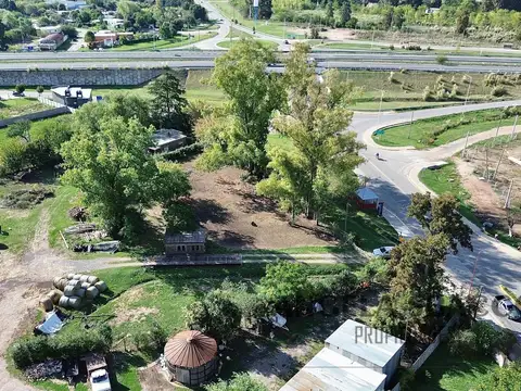 Terreno Con Planta de silos En Parada Robles.