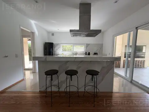 Casa en Venta con 4 cocheras