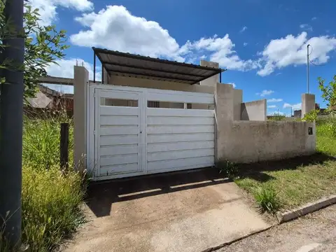 Casa 3 ambientes con 1 baño