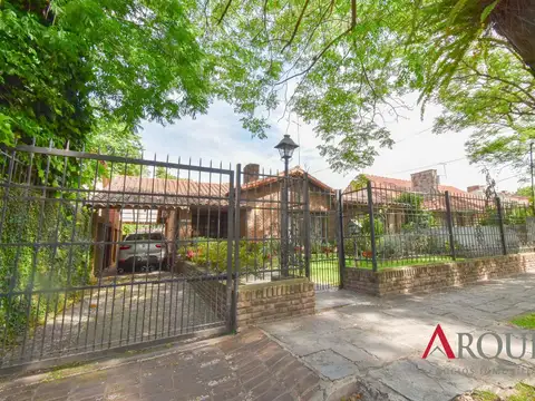 Venta Chalet en zona residencial con amplio jardín