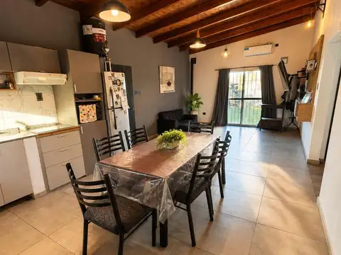 Casa en Venta con 2 cocheras