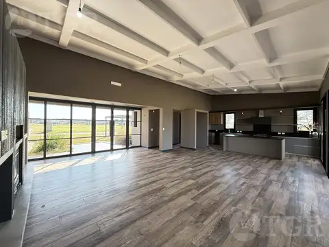 Venta Casa en  Estancia Villa Maria, canning,  lote de 1500 m2, casa de 242m2