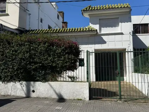 Casa en venta c/ cochera en Malvin