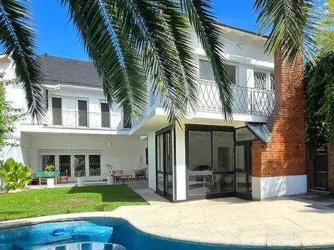 ALQUILER CASA MARTINEZ 8 AMBIENTES PILETA COCHERAS