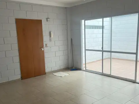 DOS AMBIENTES CON PATIO Y LAVADERO - BAJAS EXPENSAS- SIN COMISIÓN