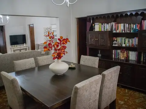 VENTA CASA DE 3 AMBIENTES MAS LOCAL