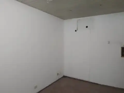 Venta de galpón en barrio Azcuénaga