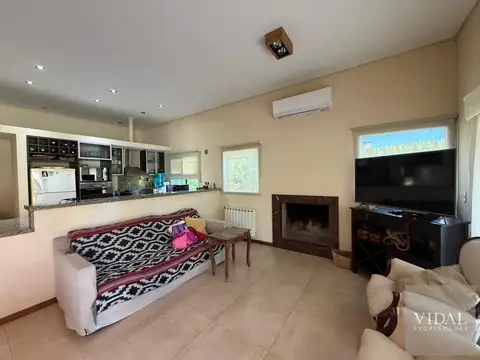 Casa 4 ambientes con 4 baños