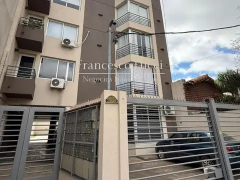 Departamento duplex en venta 2 ambientes con cochera Moreno