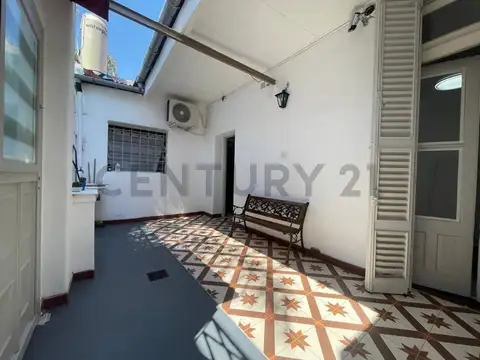 VENTA PH 3 AMBIENTES CON PATIO EN BANFIELD REFACCIONADO A NUEVO APTO CREDITO COCHERA OPCIONAL