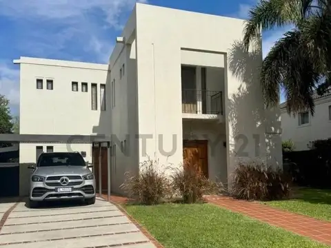 Casa 10 ambientes con 4 baños