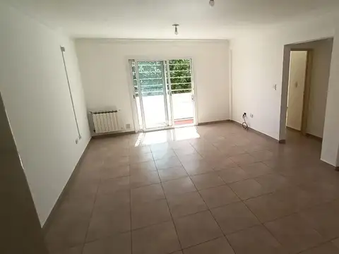 Departamento en alquiler Santa Genoveva con patio