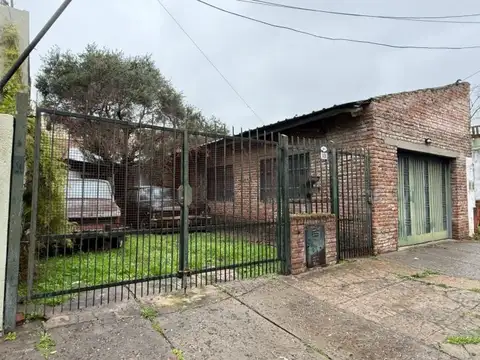 VENTA -CASA 2 amb.c/JARDIN 2 BAÑOS GALPON Y TALLER-V.BALLESTER