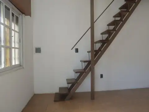 Depto Tipo Casa en Venta 44 años