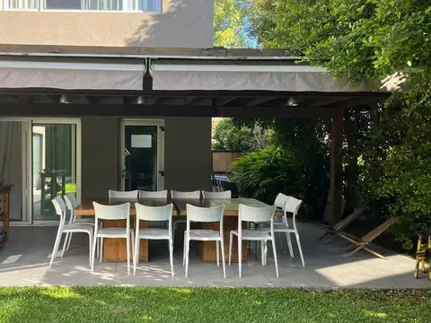 Casa 6 ambientes con 2 baños