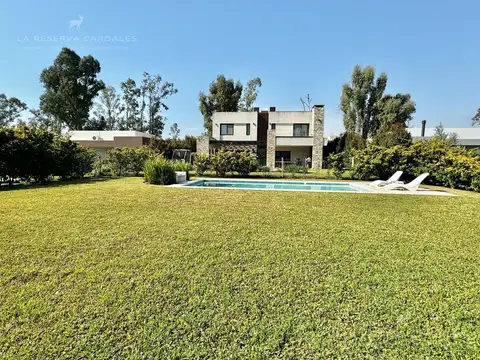 Casa 5 ambientes con 3 baños