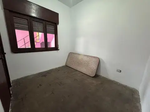 VENTA CASA DE 4 AMB Y GALPÓN AL FONDO EN POMPEYA