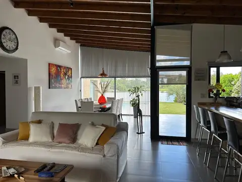 Casa a la Laguna en Estancia Smithfield