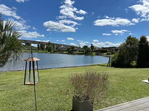 Casa en Venta con 4 cocheras