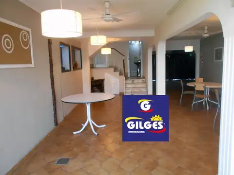 Venta Salón de Fiestas  C/ Casa 5 Amb. en R. Mejía  -  Muy Buen Estado a Mts. Av. de Mayo
