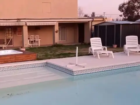Casa 4 ambientes con 1 baño