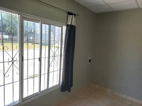 Local de esquina Azucena y Cabral