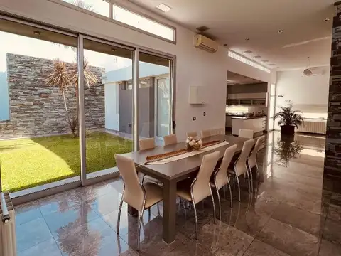 Casa en Venta en Cañuelas Country Golf, USD 650.000