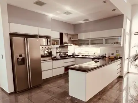 Casa 4 ambientes con 3 baños