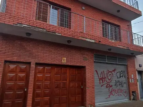 Venta casa 4 ambientes, cochera.Permuta