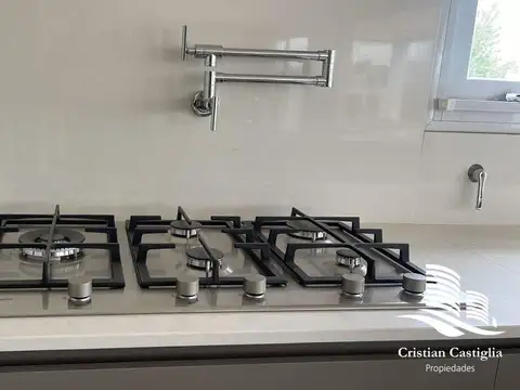 Casa en Venta con 4 cocheras