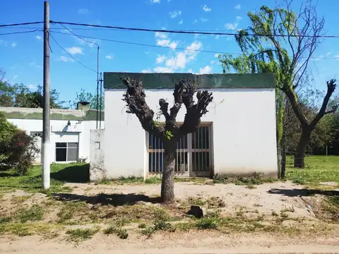 CASA CON LOCAL EN VENTA EN COMODORO PY, BRAGADO