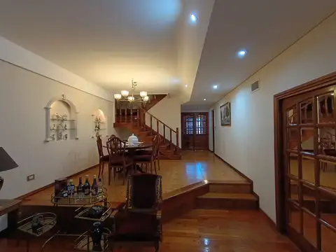 VENTA CASA 4 AMB.+ PROPIEDAD DE 3 AMB.  
