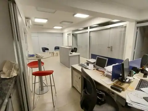 Oficina 4 ambientes con 2 baños