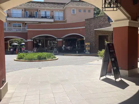 Local en Pueblo Caamaño