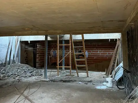 COCHERAS EN COSTRUCCIÓN.