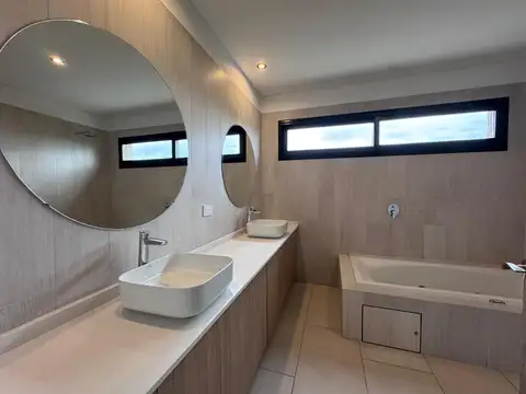 Casa en Alquiler en Haras Santa Maria, USD 2.200