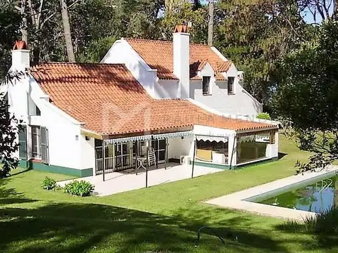 Casa en Playa Mansa - Punta del Este - Uruguay 1100