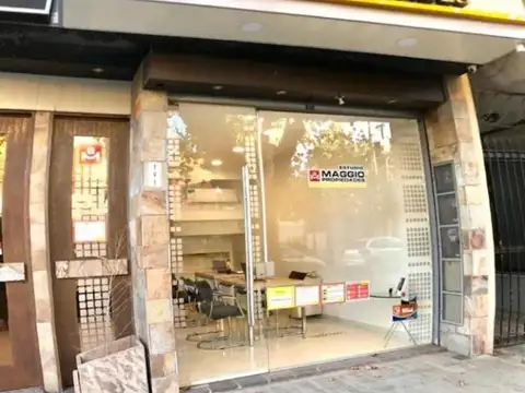 LOCAL SOBRE LAS BASES A 1/2 CUADRA DE RIVADAVIA