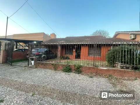 VENTA CASA 4 AMBIENTES LUIS GUILLON PILETA  JARDIN