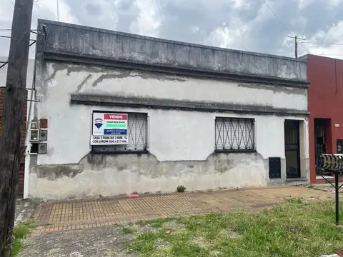 Casa P/ 2 familias 3 AMB cada una 8,66x 27,71 MTS