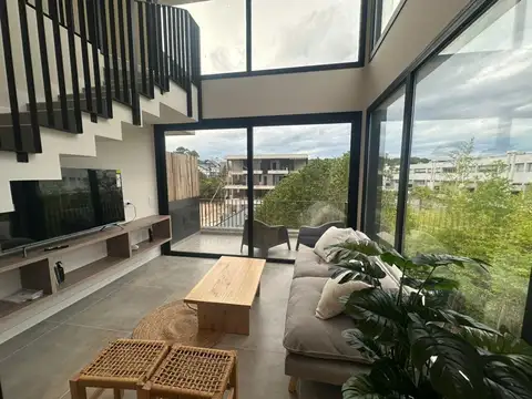 28 y 28 E/ Mar Del Plata y Punta Del Este 100