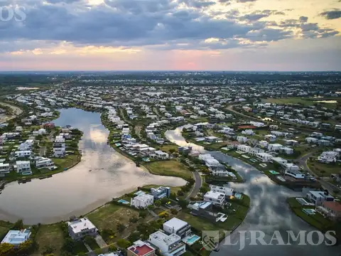 Terreno en Puertos del Lago - BARRIO AMARRAS