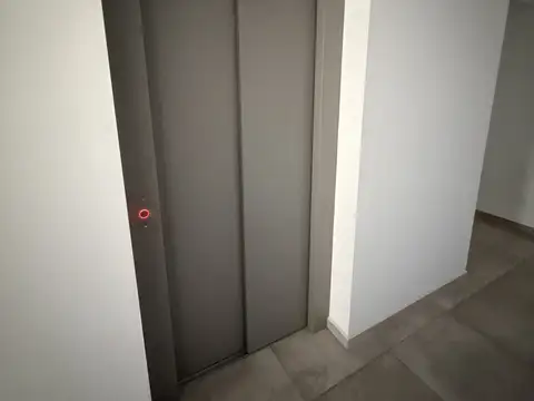 Sarmiento 200, Piso 1