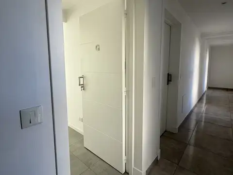 Moderno departamento de 1 dormitorio con cochera y balcón