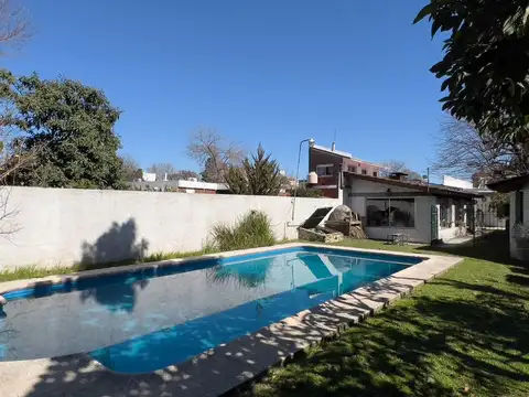 VIVIENDA MULTIFAM. Casa+Depto.10,50x76 mts. PILETA
