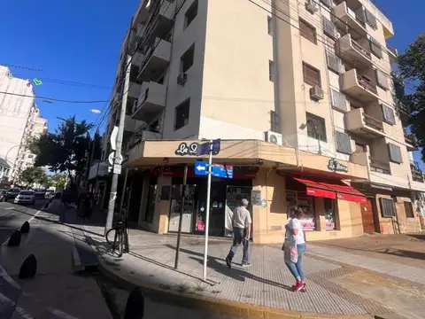 Departamento dos ambientes en VENTA. Excelente ubicación, centro de R. de Escalada. Beltran al 100