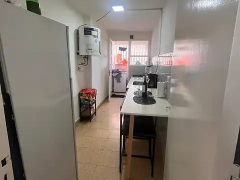 Departamento dos ambientes en VENTA. Excelente ubicación, centro de R. de Escalada. Beltran al 100