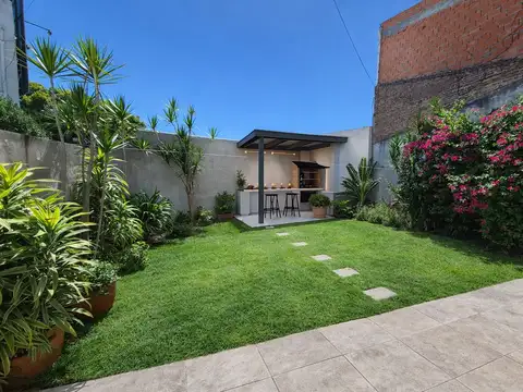 Departamento tipo casa 4 ambientes con patio ideal para reciclar