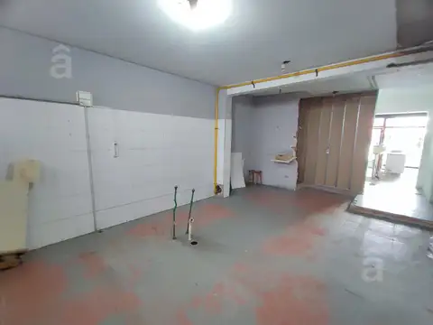 Independencia al 4800 entre Alvear y Lavalle